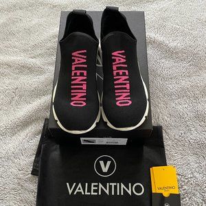 Valentino by Mario Valentino Queenie Women Black/Pink Sneaker Size:7